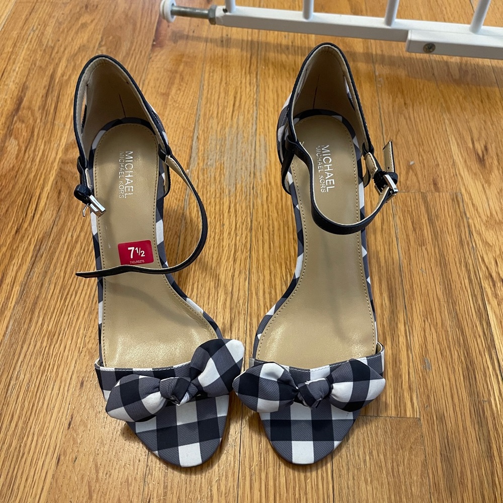 Michaels Kors Buffalo paid sandals